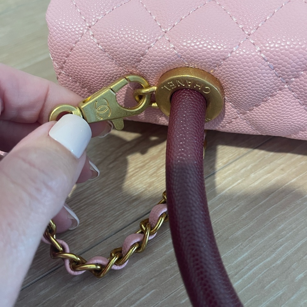 CHANEL Pink Quilted Shoulder Bag with Gold Logo - Picture 13 of 15